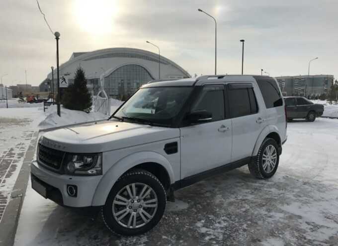 В Польше водитель Land Rover повредил три машины, пытаясь наехать на пешеходов