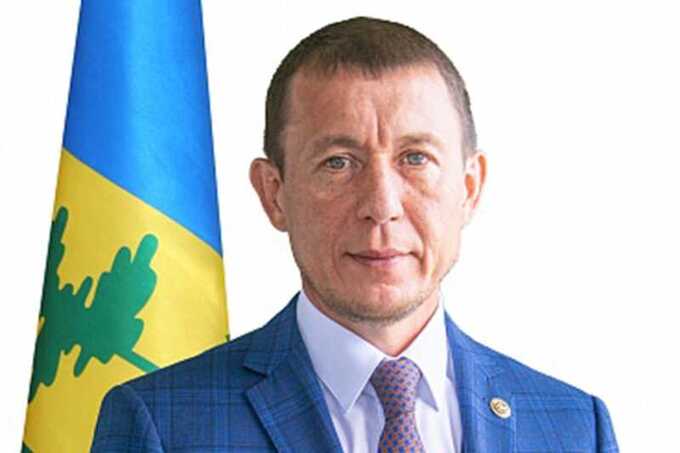 Чиновник покинул пост из-за выдачи сертификата семье мигрантов