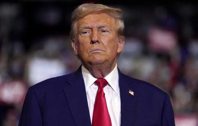 Трамп назвал атаку Украины на российские аэродромы "мощной" и "крутой", однако выразил обеспокоенность тем, что это может усложнить мирные переговоры, что вызывает у него разочарование.