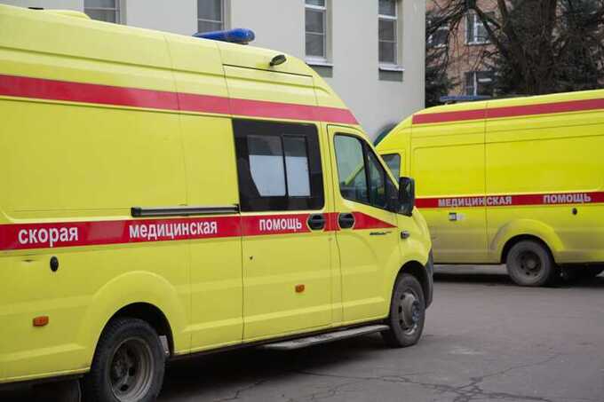 В Петербурге пьяные мужчины напали на бригаду скорой помощи