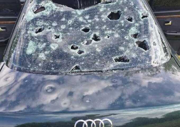 Град размером с яблоко разбил стекла автомобилей в Воронежской области