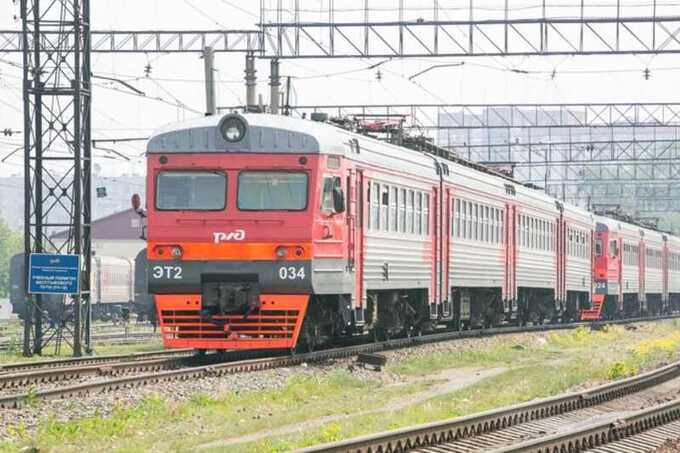 Под Ульяновском фура врезалась в пассажирский поезд