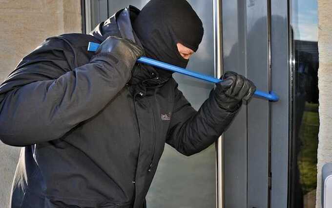 В Москве двое в масках ограбили почту на 4,8 миллиона рублей