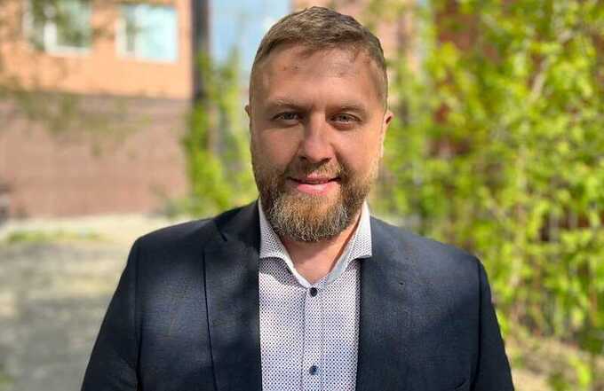Депутат из Новосибирска Александр Аверкин накопил долги на десятки миллионов и скрывается от приставов